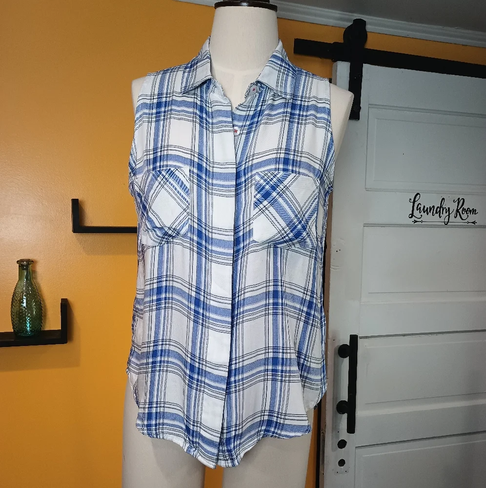 Max Jean's Blue and White Plaid Sleeveless Button Down Top Size M - Picture 2 of 11